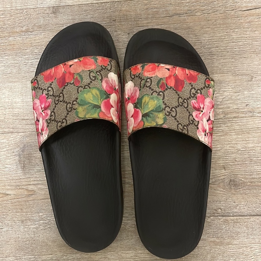 The Gucci Bloom slides - used FIRM PRICE